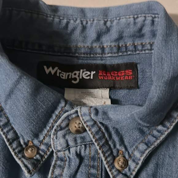 Wrangler Button Down Chambray Shirt - Picture 2 of 4